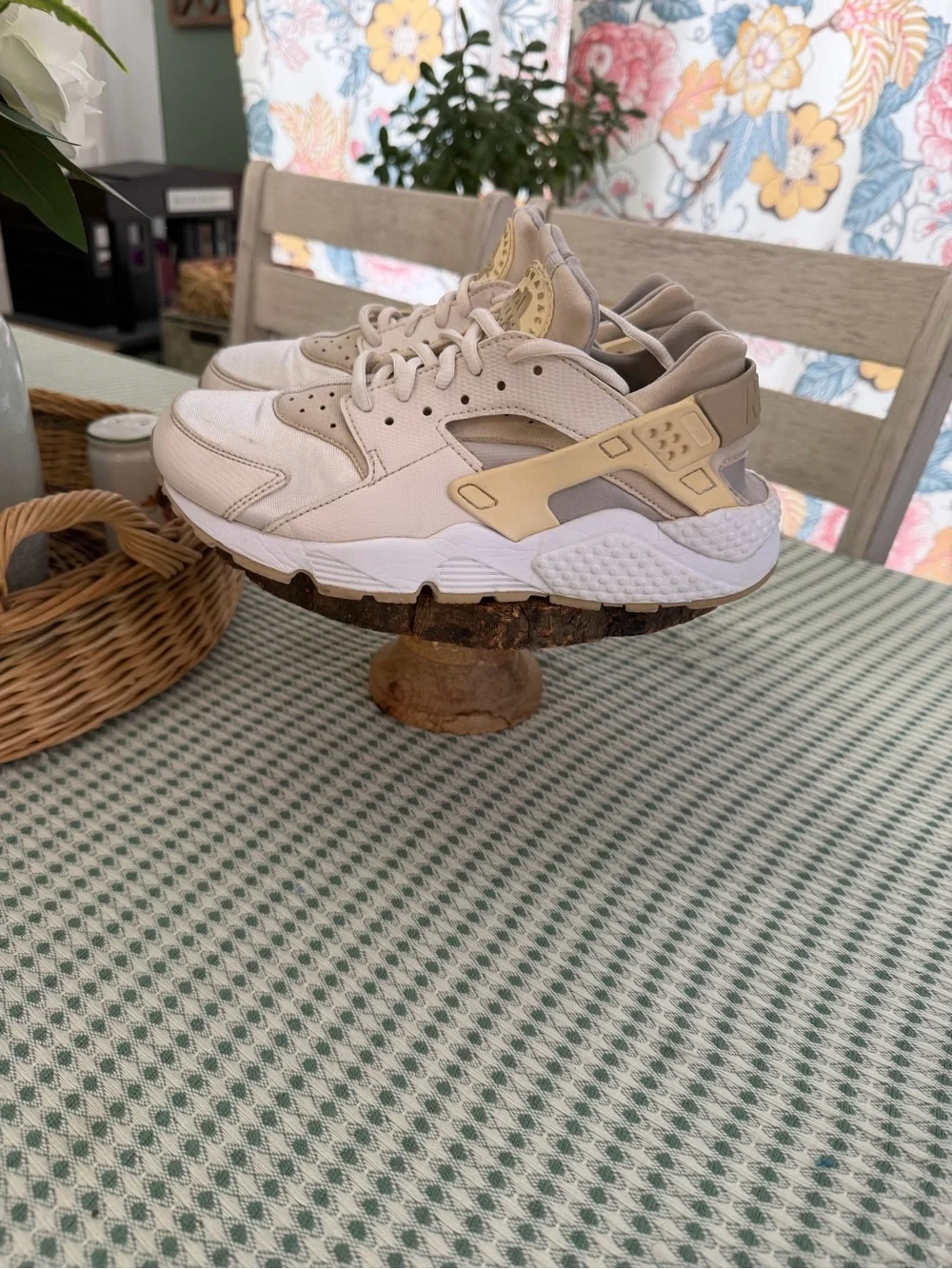 Nike Women's Air Huarache Sneakers Size 7 Beige Gold